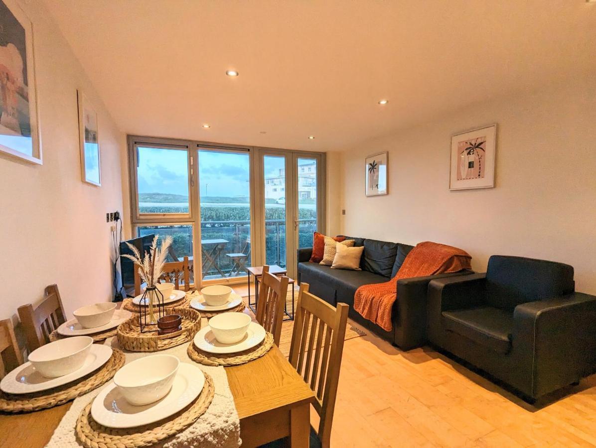 Apartment 100M From Fistral Beach- Underground Parking-Surf Shower & Locker- Sleeps 6 Newquay  Exterior photo